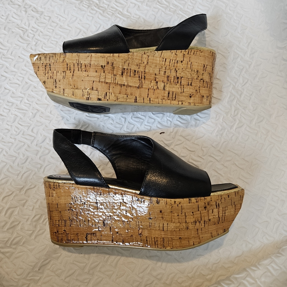 Donald J. Pliner Black and Gold Sandals - Picture 3 of 8